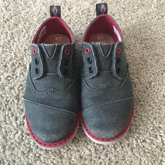 Toms - Picture 2 of 7